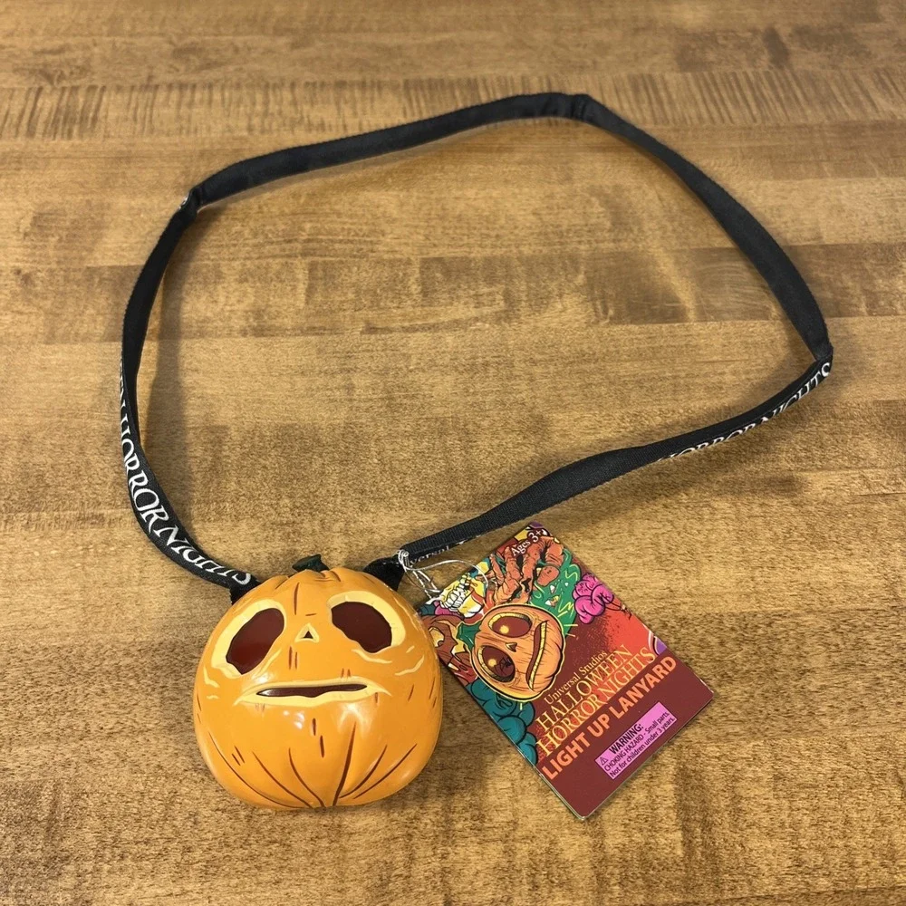 2023 Universal Studios HalloweenHorror Nights Lil' Boo‎ Light Up Pumpkin Lanyard